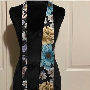 Vintage 1980 Windridge Floral NeckTie